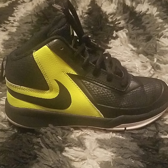 Boys Nike Sneakers - Picture 7 of 10